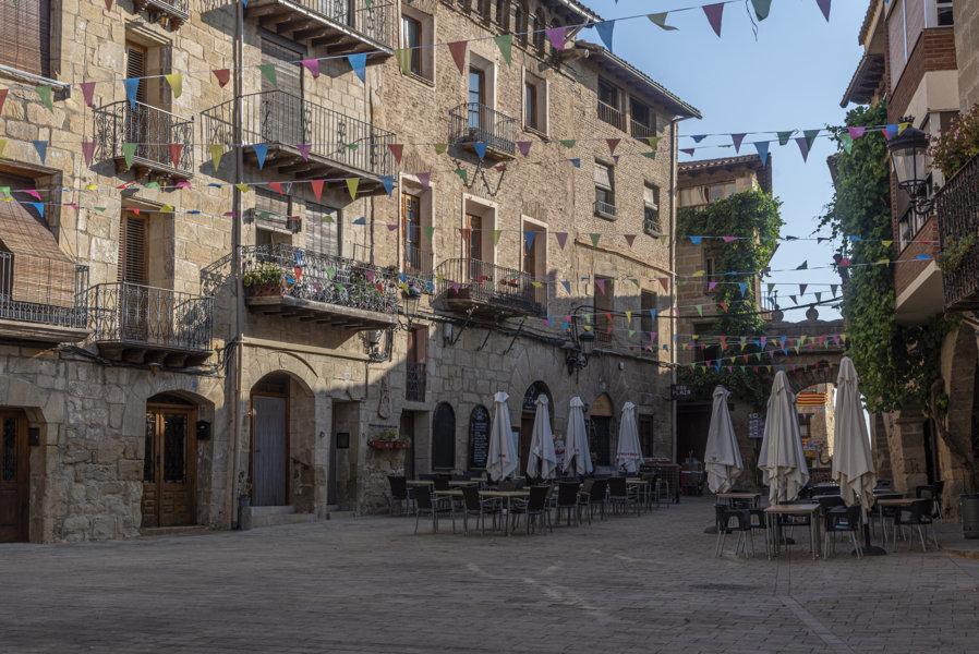 Teruel - La Fresneda 06 - plaza Mayor.jpg
